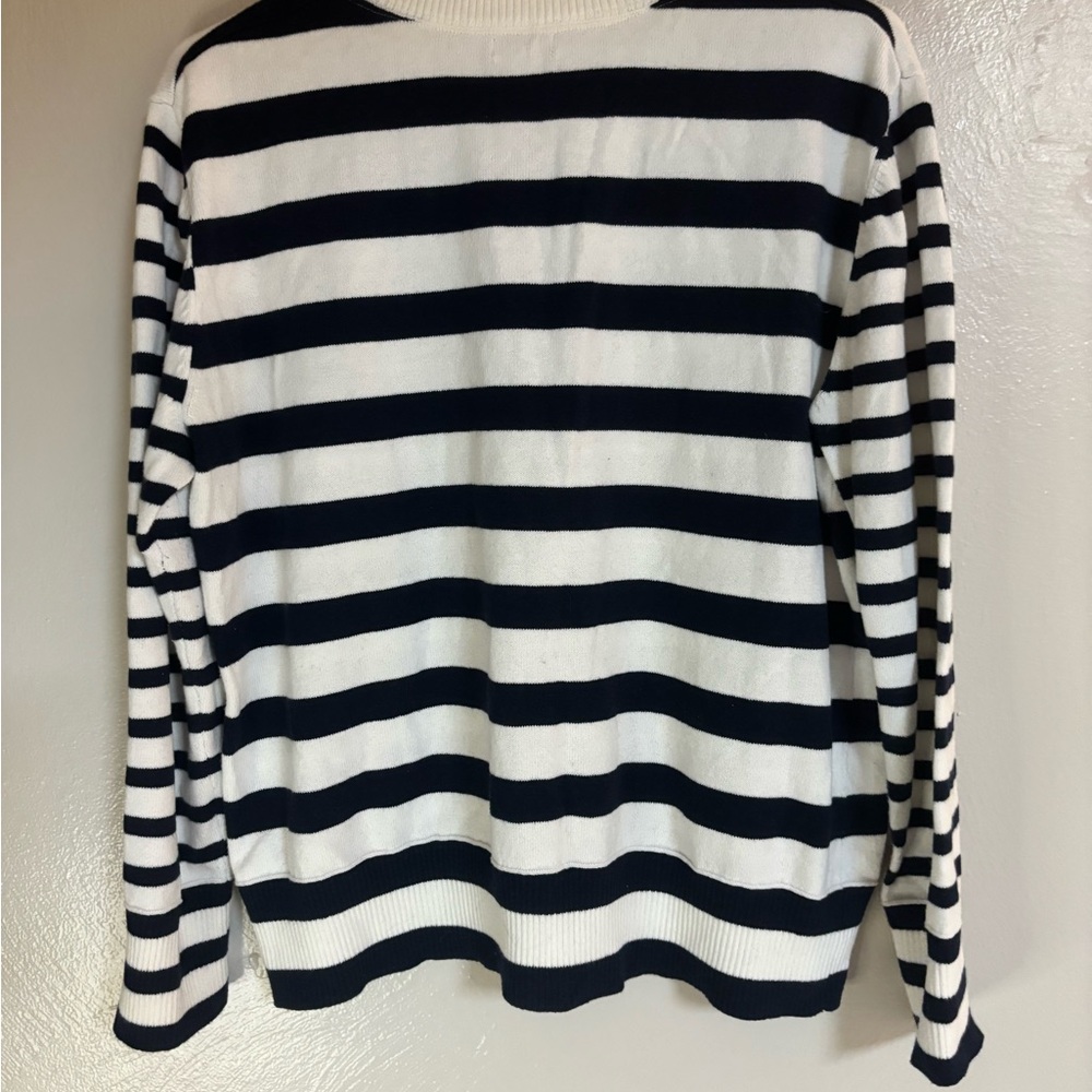 L.L. Bean Navy and White Crewneck - Picture 4 of 4
